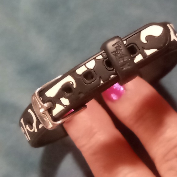 Fitbit flex with French bull floral wrist band. Fitness tracker - Picture 6 of 8